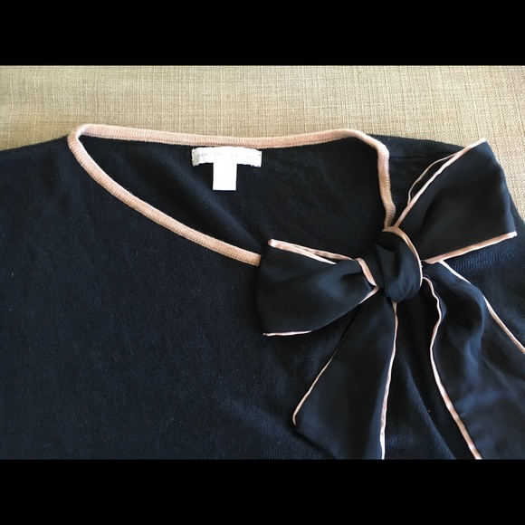 Black sweater with bow. 💝 - Picture 2 of 4